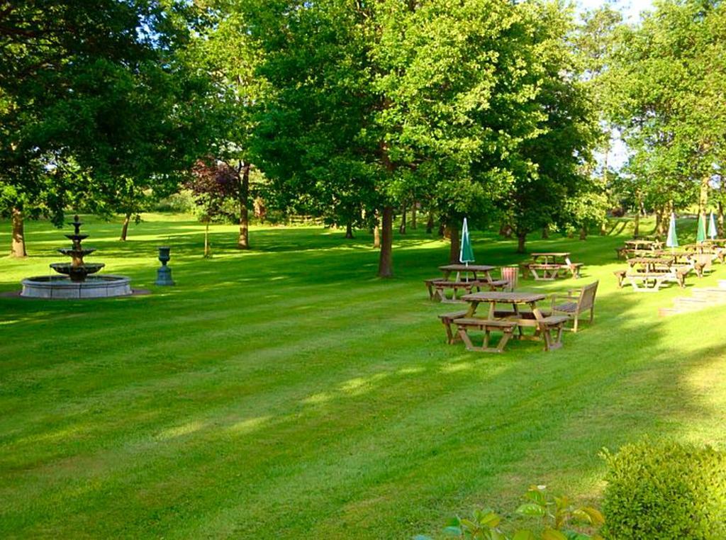The Boars Head Hotel Sudbury  Exteriér fotografie